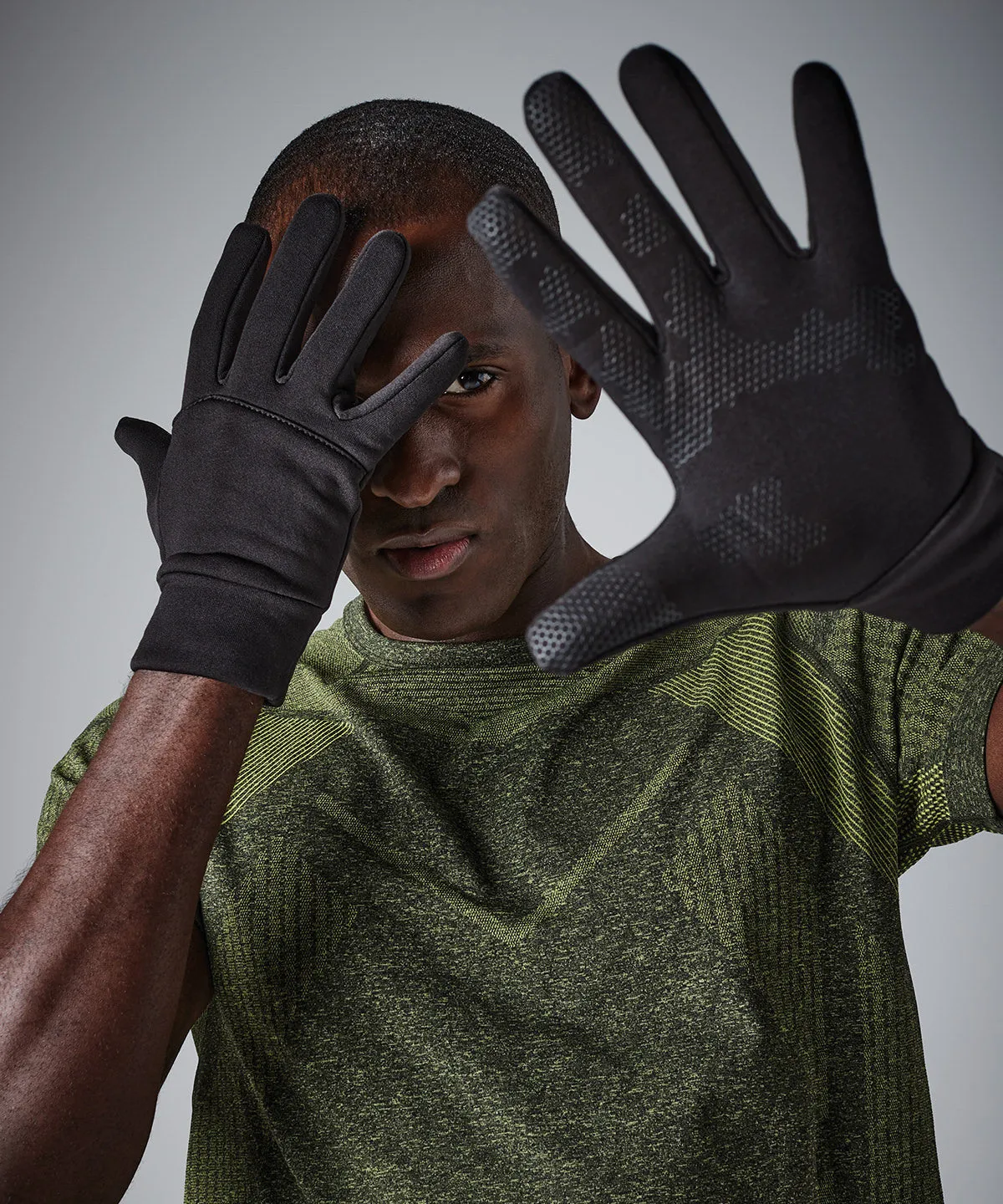 Black - Softshell sports tech gloves