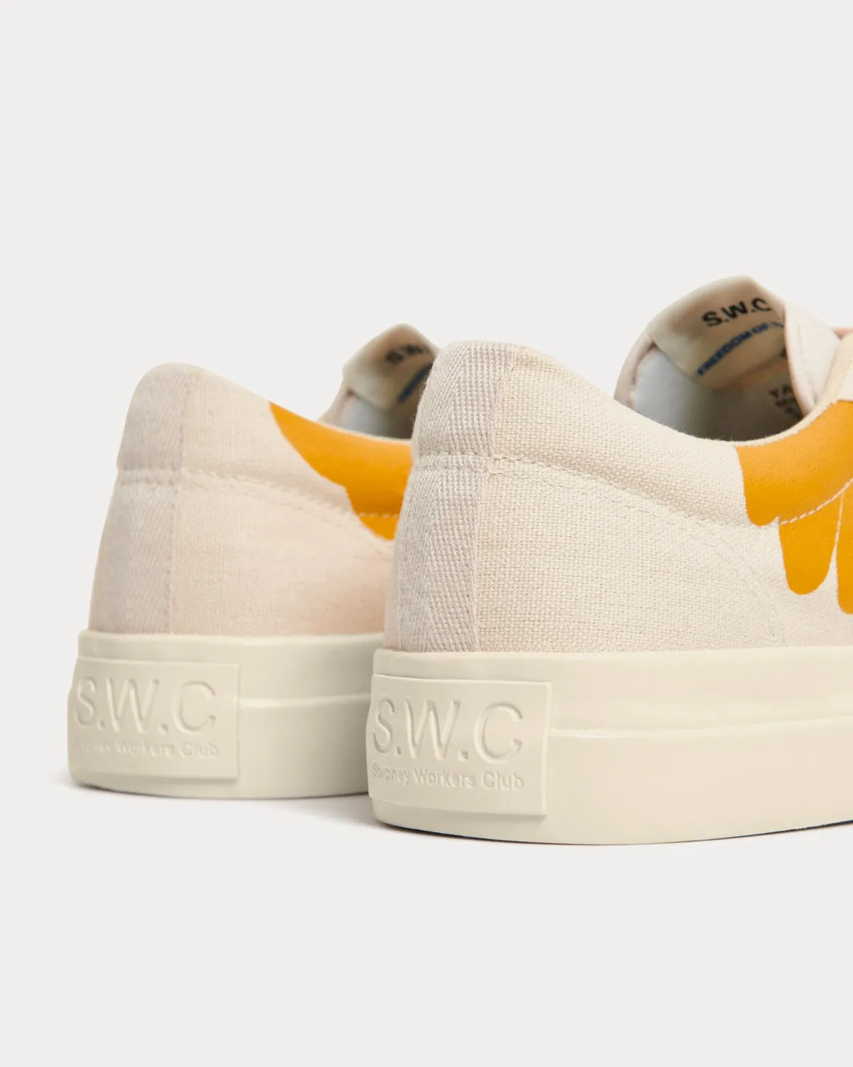 Dellow Shroom Hands Ecru / Honey Low Top Sneakers