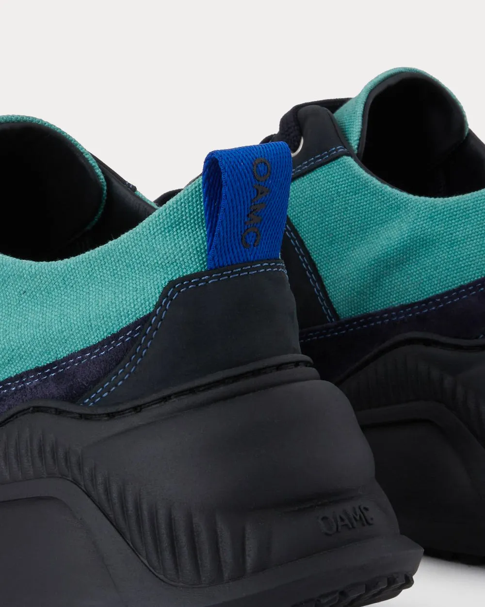 Free Solo Indigo / Granite Green Low Top Sneakers
