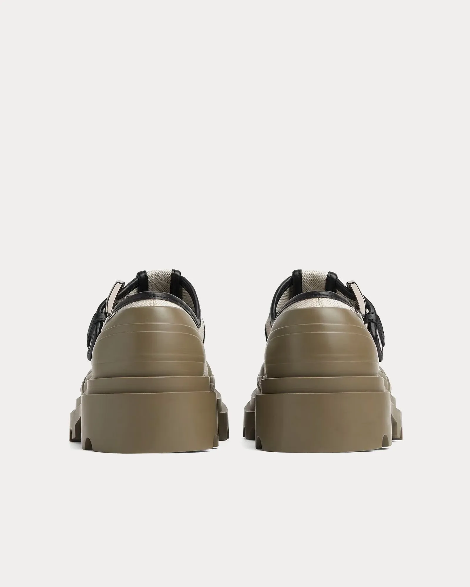 Trek Mary-Jane Natural / Black / Liana Slip Ons